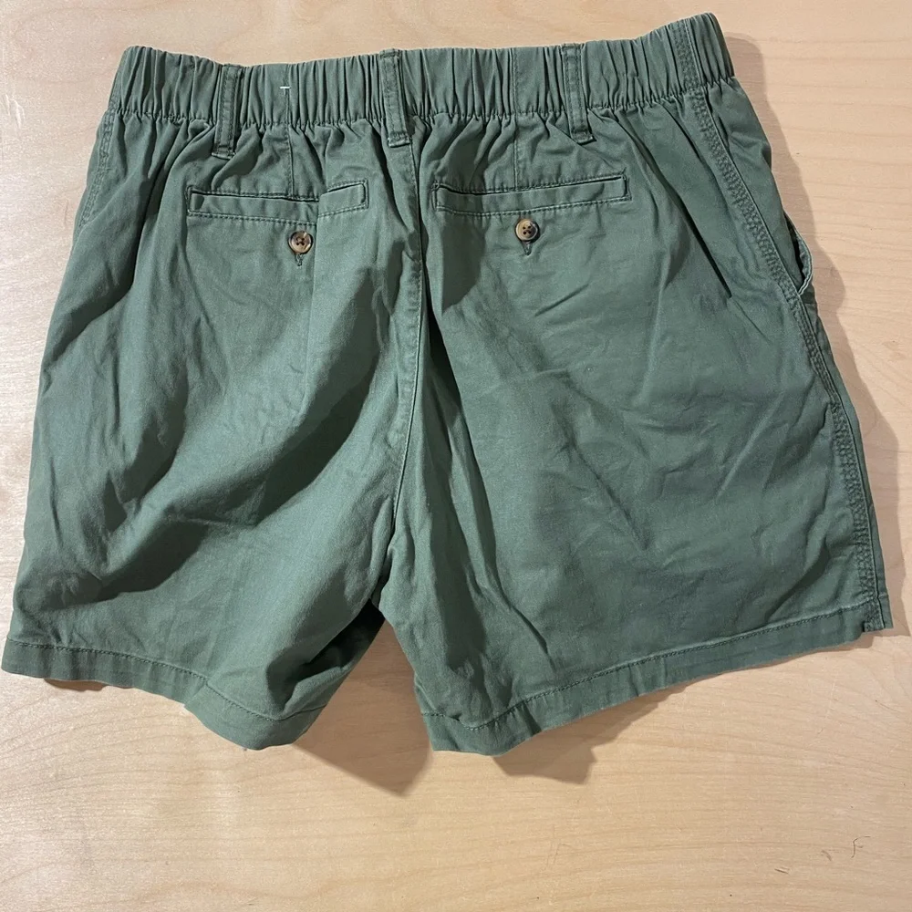 Old Navy Olive Chino Shorts Medium (OQ)